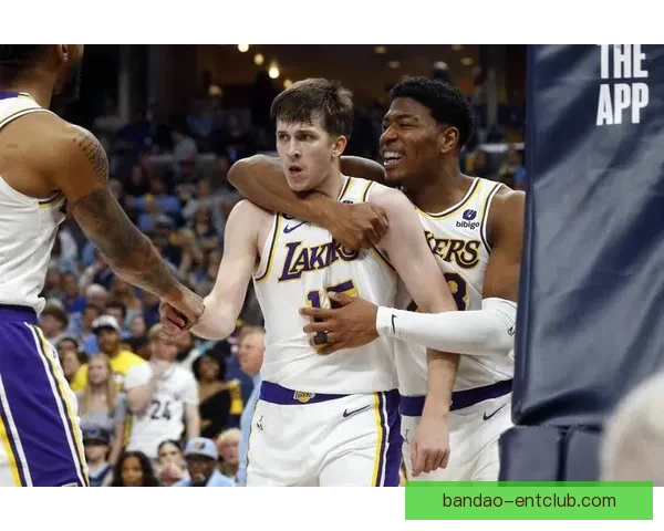 里夫斯称肯纳德为联盟顶尖射手之一 强调享受比赛并以胜利为目标